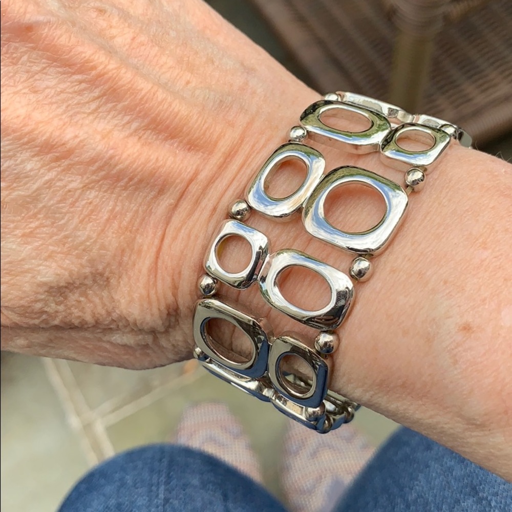 Silver tone stretch bracelet - Picture 1 of 4